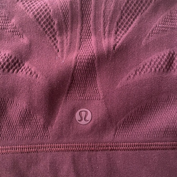 Size 10 Lululemon Crop Top - Picture 3 of 4